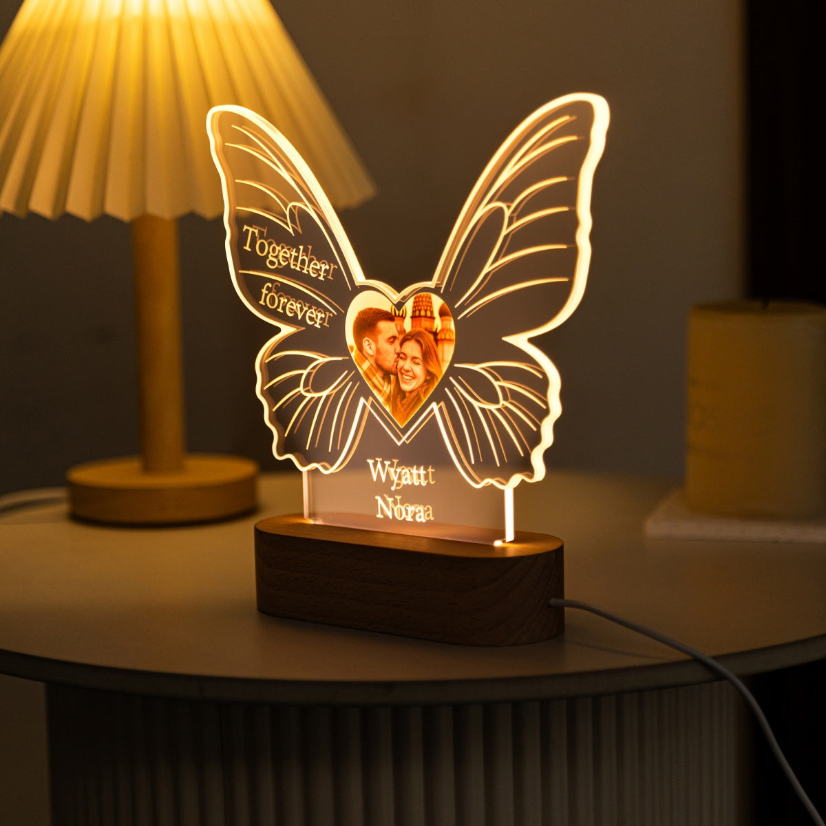 Romantic acrylic couple night light with USB wooden base – MoeCraze