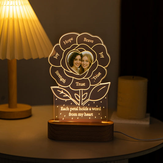 Flower-shaped LED photo light with engraved petals and warm glow – MoeCraze